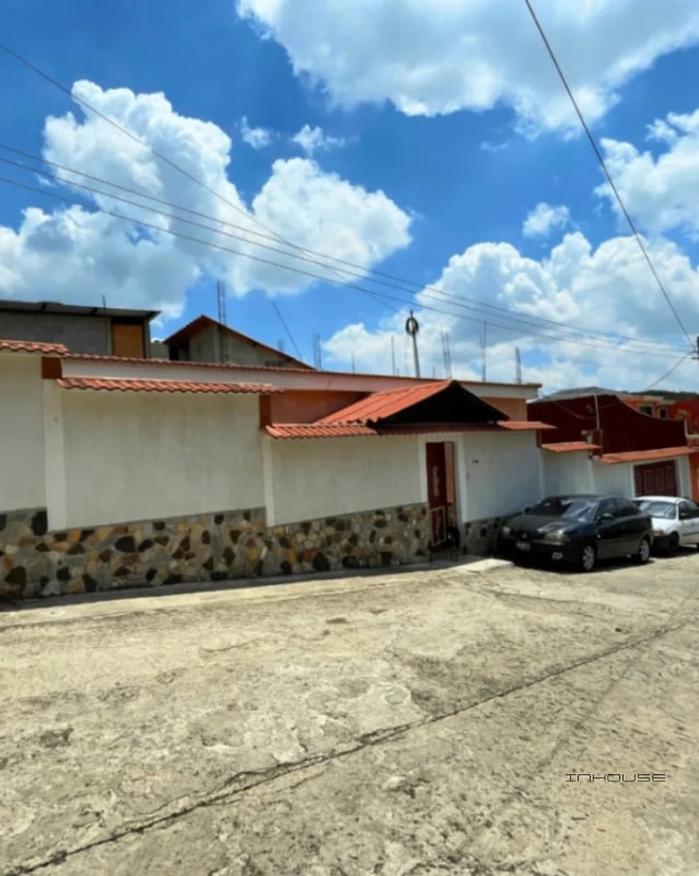 CASA EN VENTA EN SAN CRISTOBAL ZONA 8 DE MIXCO, DE UN NIVEL - 2
