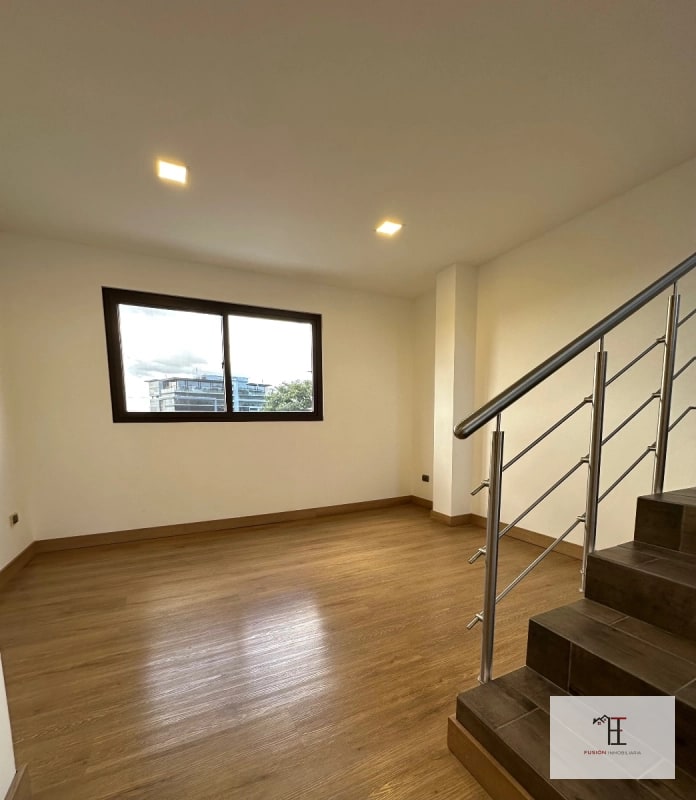 Vendo casa para estrenar en zona 15 Vista Hermosa 1 - 7