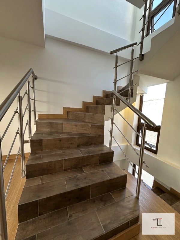 Vendo casa para estrenar en zona 15 Vista Hermosa 1 - 4