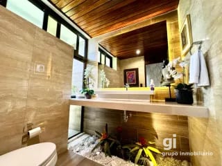 Casa exclusiva en alquiler en zona 10 – Ideal para embajada, family office u oficina privada de alto nivel — Casa en Alquiler en Zona 10, Guatemala, Ciudad — miniatura 11 de 16