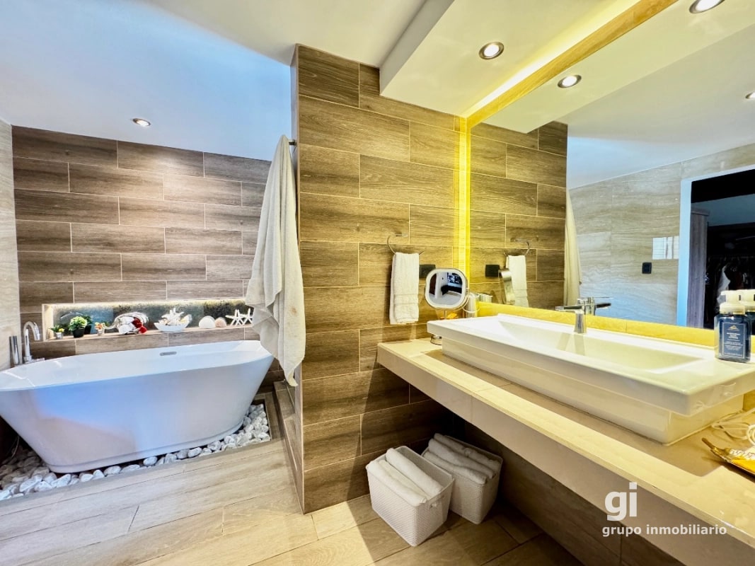 Casa exclusiva en alquiler en zona 10 – Ideal para embajada, family office u oficina privada de alto nivel - 3