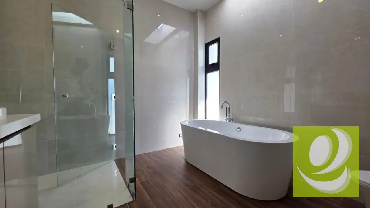ESCTRENA CASA EN VENTA EN LAS 3 CEIBAS DE SAN CRISTOBAL ZONA 8 MIXCO — Casa en Venta en Zona 8 Mixco, Guatemala, Ciudad — foto 8 de 15