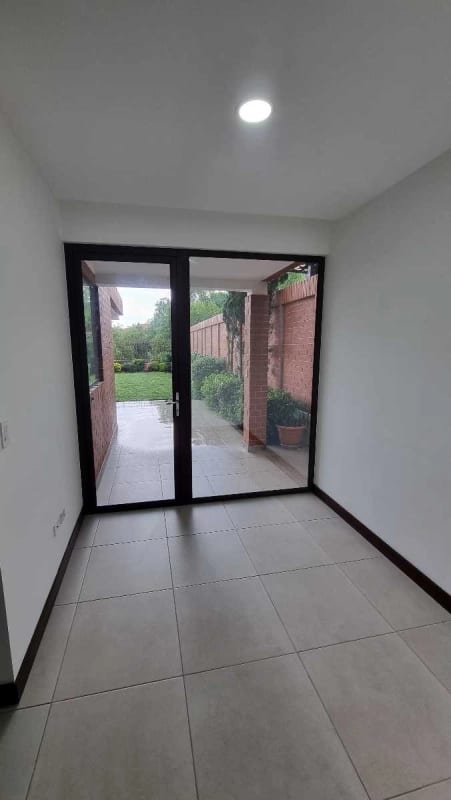 *Vendo Hermosa Casa en Exclusiva Area de Carretera a El Salvador, Residencias Concepción, cluster Camelias* — Casa en Venta en Bromelias Concepcion, Carretera a El Salvador, Guatemala, Ciudad — foto 12 de 17