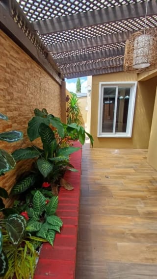 Casa en Venta -  Cumbres de la Arboleda  Km 21.5 — Casa en Venta en Cumbres de La Arboleda, Carretera a El Salvador, Guatemala, Ciudad — miniatura 2 de 12