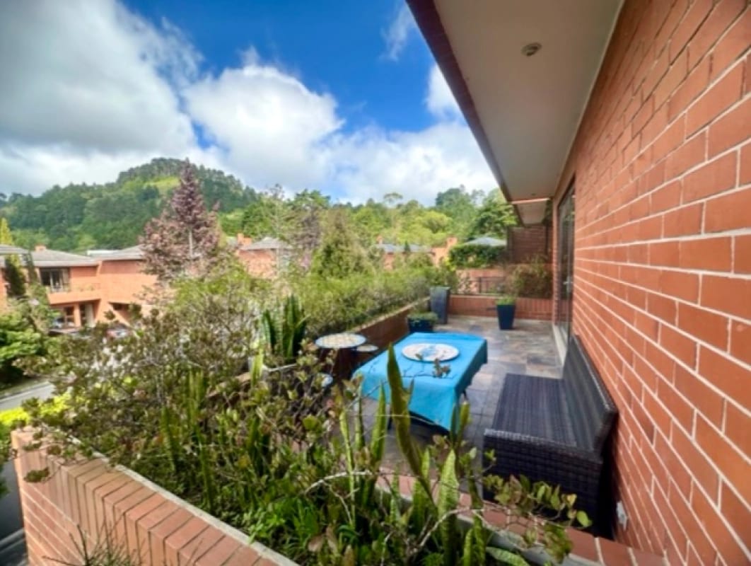 VENDO BELLA Y AMPLIA CASA DE LUJO EN RES. CONCEPCION KM 15 CAES — Casa en Venta en Santa Catarina Pinula, Carretera a El Salvador, Guatemala, Ciudad — foto 14 de 15