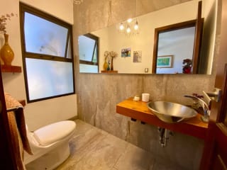 VENDO LINDA CASA CON AMPLIO JARDÍN EN EXCLUSIVA COLONIA EN ZONA 11 — Casa en Venta en *Otro / No especificar, Zona 11, Guatemala, Ciudad — miniatura 8 de 10