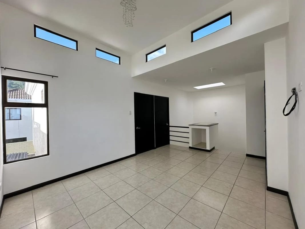 ¡ATENCIÓN INVERSIONISTAS! CASA EN VENTA VISTAS DE SAN ISIDRO II, Z.16 | CASA EN VENTA de 3 Niveles — Casa en Venta en Vistas de San Isidro, Zona 16, Guatemala, Ciudad — foto 8 de 17