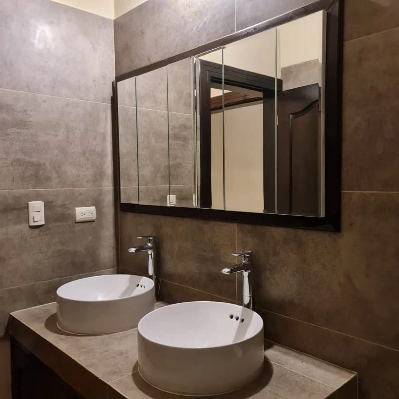 Bella Vista Jocotenango: Lujosa Casa de Esquina sobre Boulevard Principal — Casa en Venta en Antigua, Sacatepéquez — foto 3 de 17