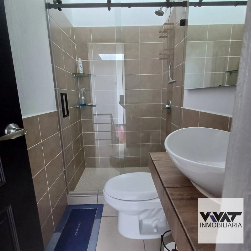Linda casa en venta en Condominio La Reserva Km 26.5 carretera a el Salvador Villa Canales 📍 - 16