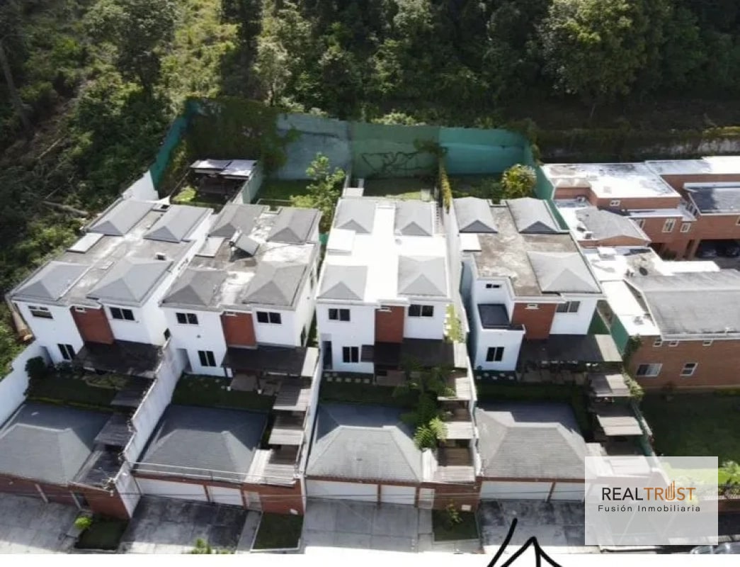 Casa en Venta Kanajuyu zona 16 - 13