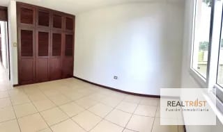 Vendo casa en Residenciales Villas de Santa Monica carretera a El Salvador km. 16.5 — Casa en Venta en Villas de Santa Mónica, Carretera a El Salvador, Guatemala, Ciudad — miniatura 5 de 17
