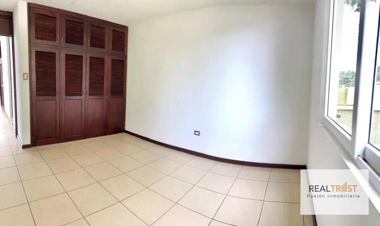 Vendo casa en Residenciales Villas de Santa Monica carretera a El Salvador km. 16.5 — Casa en Venta en Villas de Santa Mónica, Carretera a El Salvador, Guatemala, Ciudad — foto 5 de 17