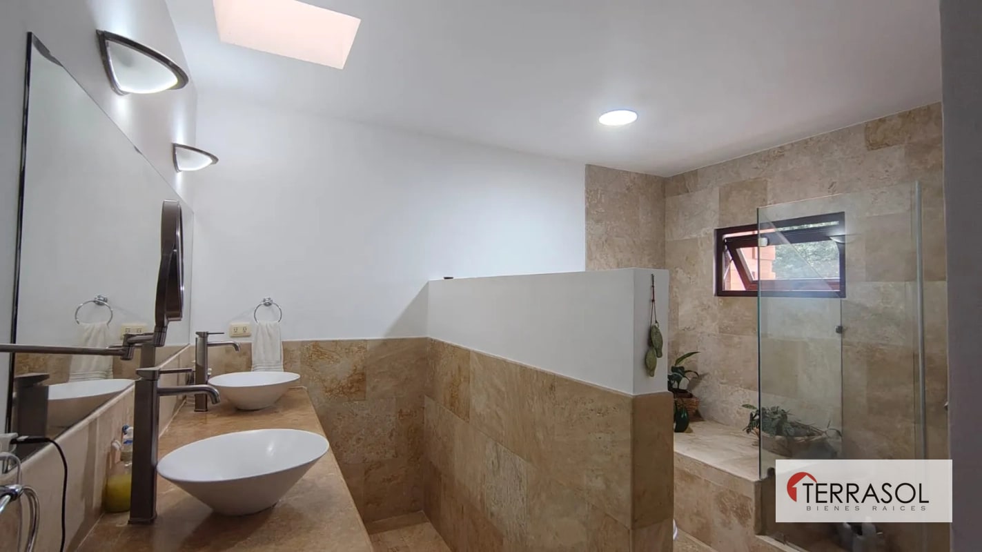 Amplia, moderna y nitida casa en venta en Muxbal - 16