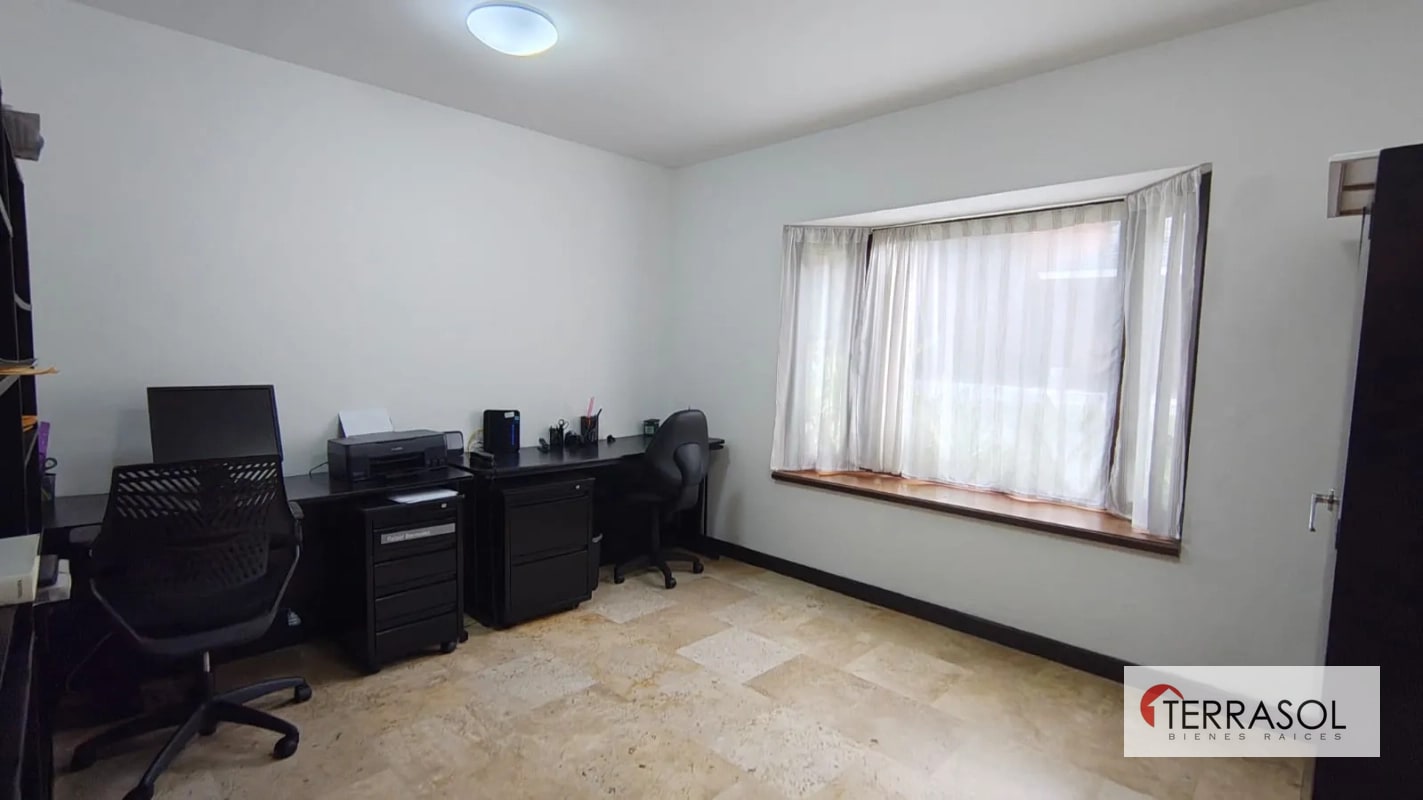 Amplia, moderna y nitida casa en venta en Muxbal - 4