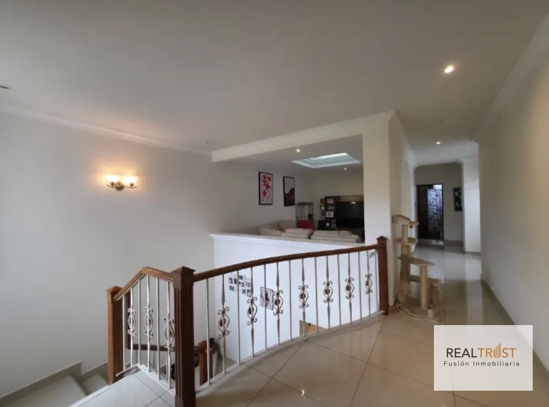 km 26 Carretera a El Salvador casa en venta moderna - 8