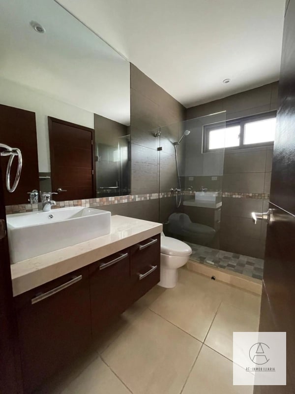 Linda casa con Jardín en venta - 17