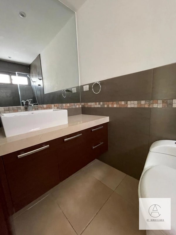Linda casa con Jardín en venta - 12