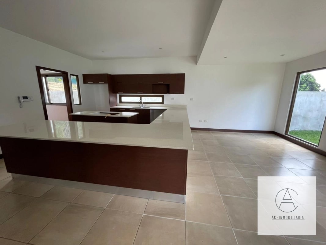 Linda casa con Jardín en venta - 8