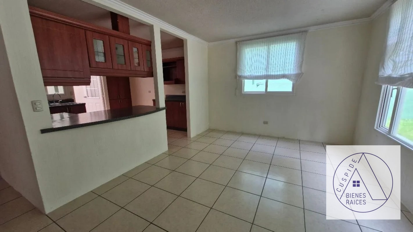 Carr. San José Pinula km 21 Paseo Santa Luz casa en Venta amplia. - 7