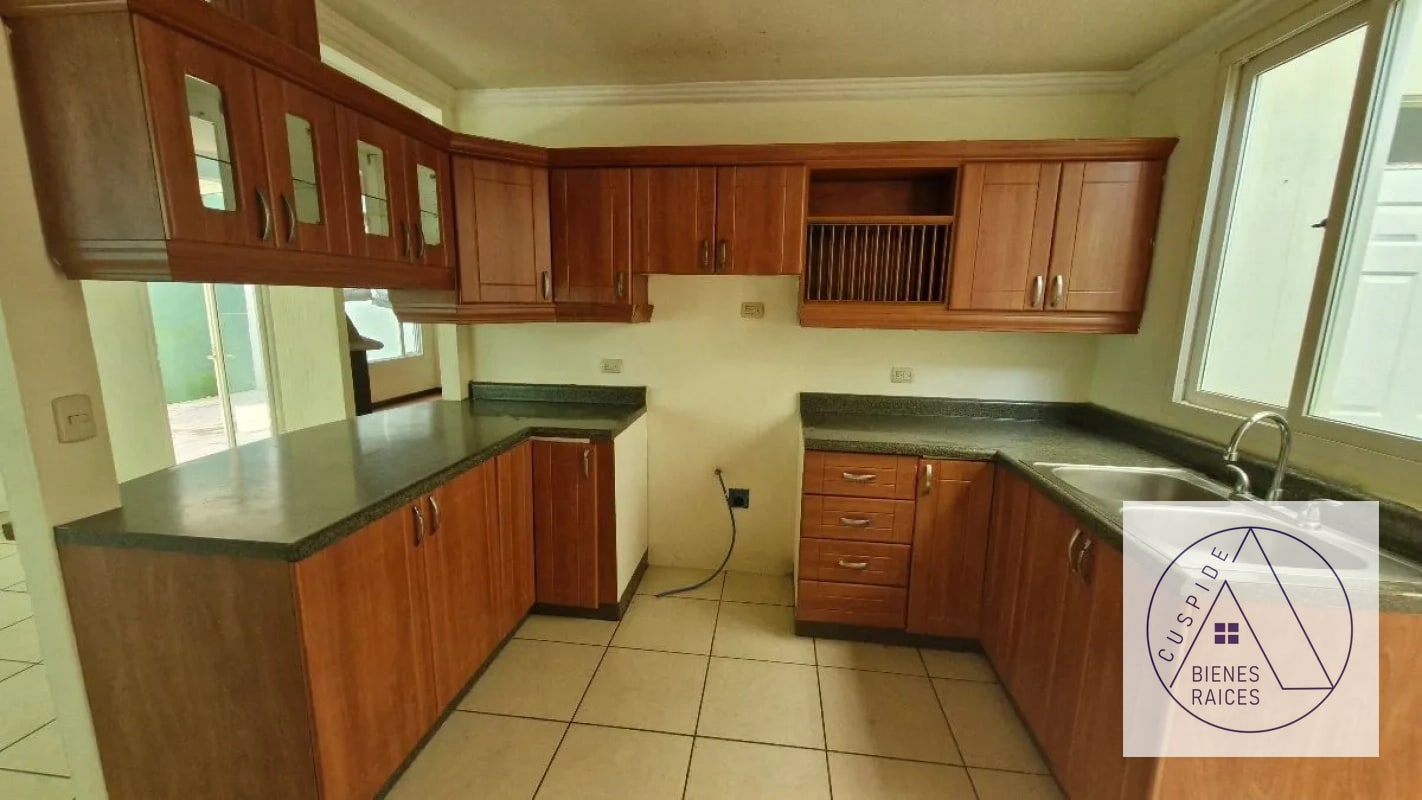 Carr. San José Pinula km 21 Paseo Santa Luz casa en Venta amplia. - 6