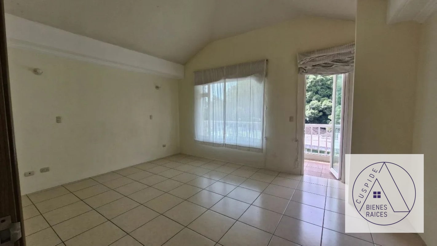 Carr. San José Pinula km 21 Paseo Santa Luz casa en Venta amplia. - 5