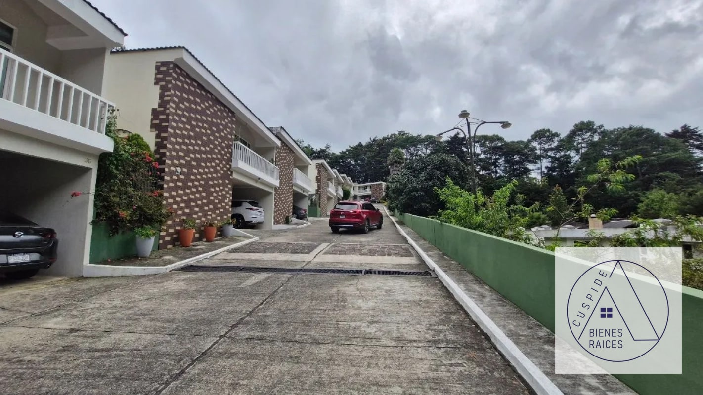 Carr. San José Pinula km 21 Paseo Santa Luz casa en Venta amplia. - 4