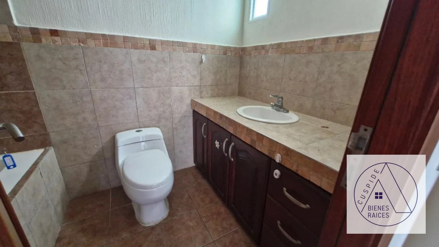 Carr. San José Pinula km 21 Paseo Santa Luz casa en Venta amplia. - 2