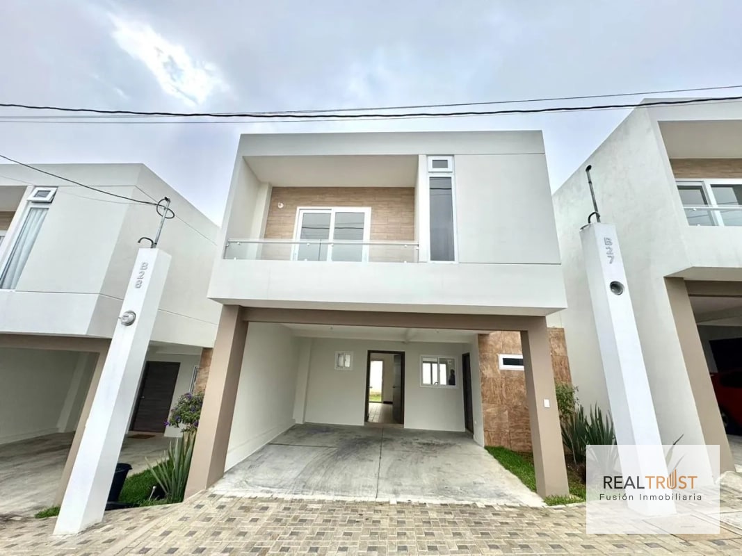 Linda casa en venta para estrenar en Bosques de Santa Elena. - 1