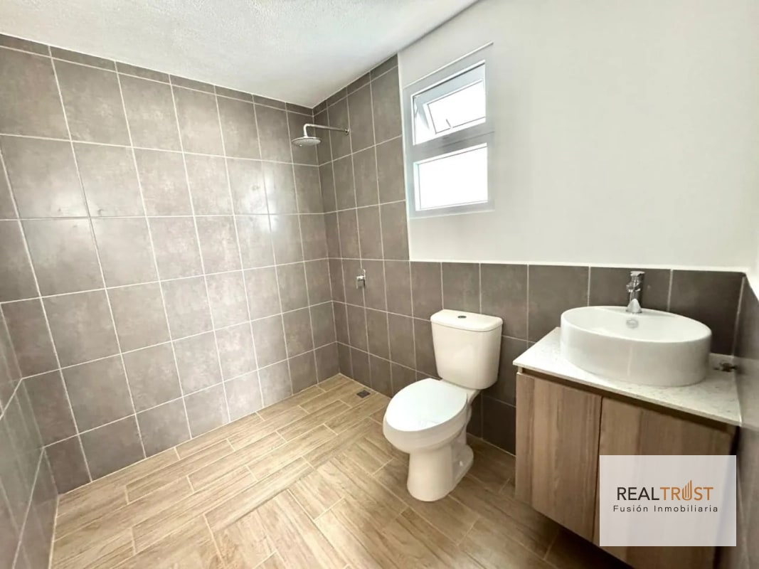 Linda casa en venta para estrenar en Bosques de Santa Elena. - 11
