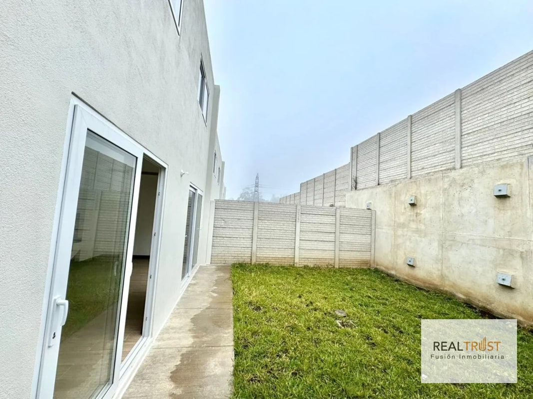 Linda casa en venta para estrenar en Bosques de Santa Elena. - 2
