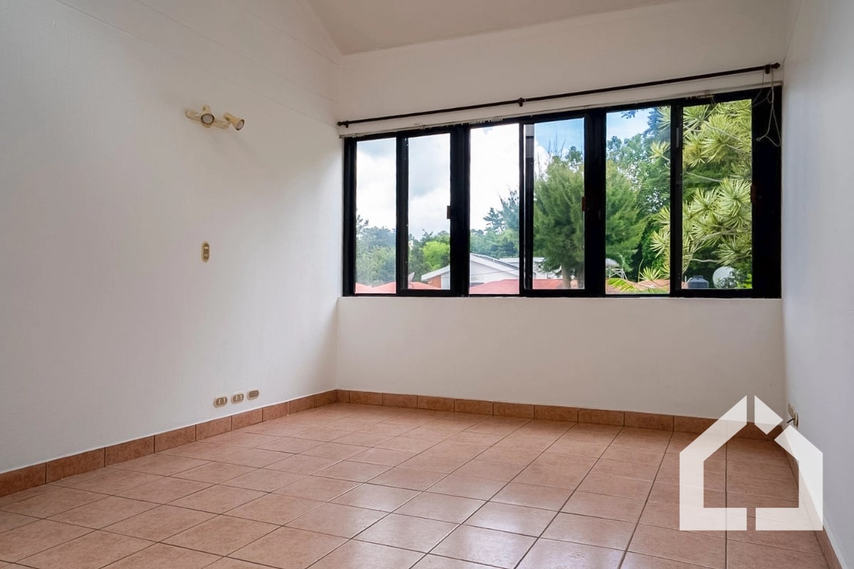 Amplia casa de 4 habitaciones en Residenciales San Miguel, km. 16.5 entrada a Olmeca - 9