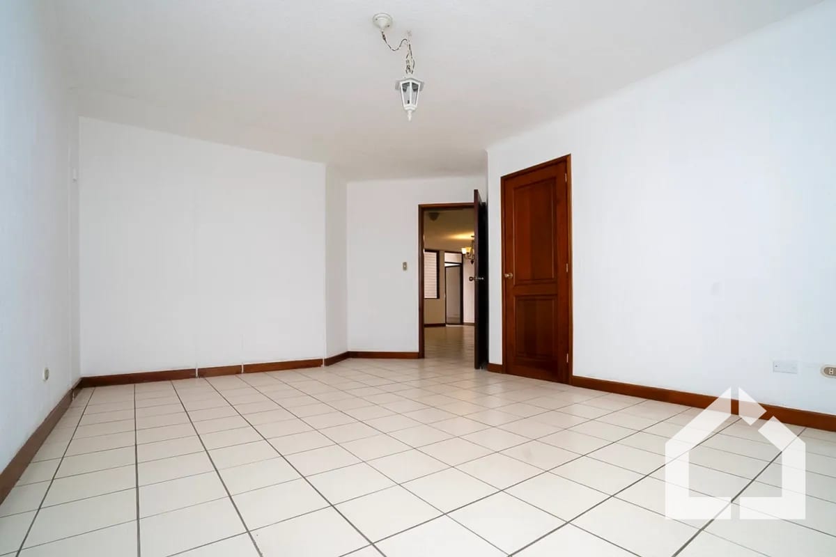 Amplia casa de 4 habitaciones en Residenciales San Miguel, km. 16.5 entrada a Olmeca — Casa en Venta en Carretera a El Salvador, Guatemala, Ciudad — foto 7 de 17
