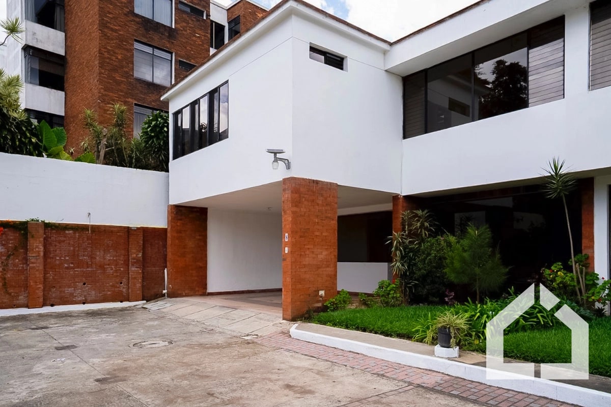 Amplia casa de 4 habitaciones en Residenciales San Miguel, km. 16.5 entrada a Olmeca - 1