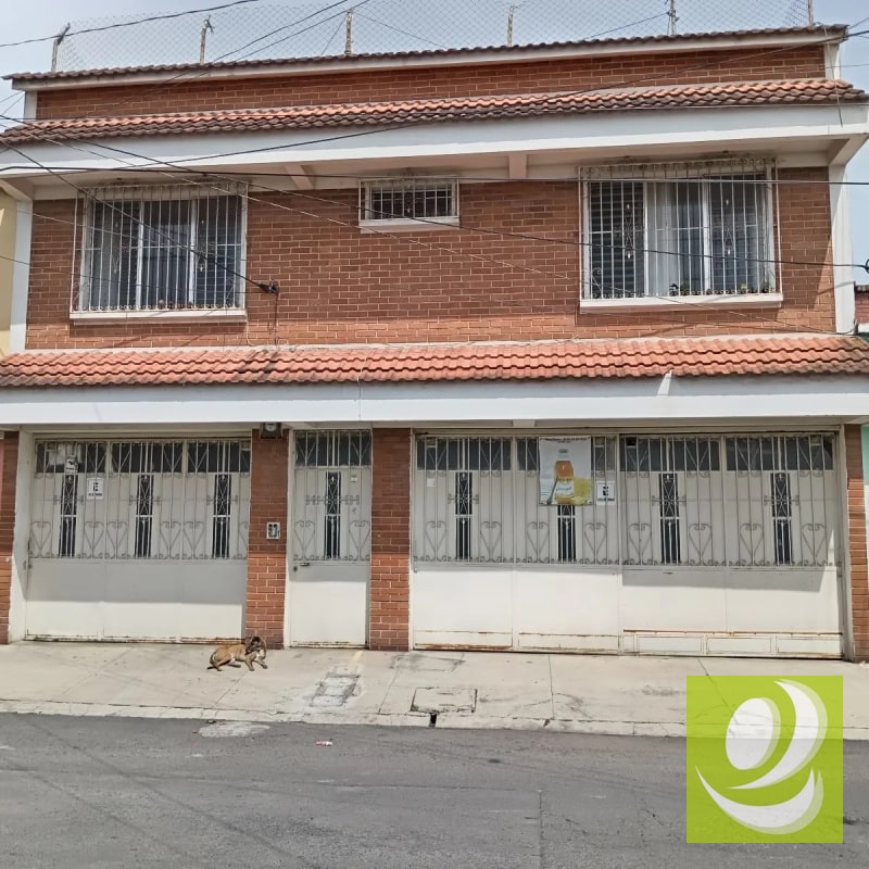 Vendo casa de 3 niveles en excelente ubicación, zona 5 - 1