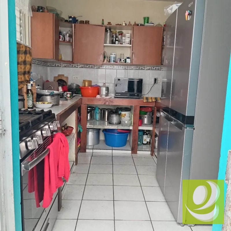 Vendo casa de 3 niveles en excelente ubicación, zona 5 - 2