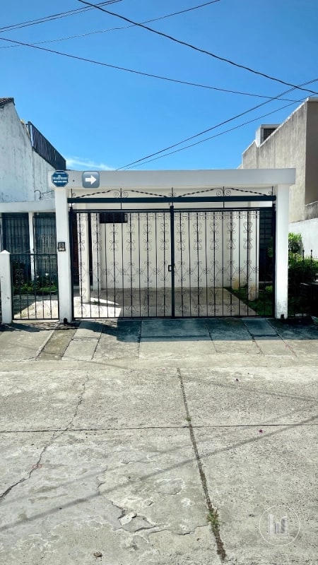 LINDA CASA EN VENTA EN SECTOR RECIDENCIAL - 1