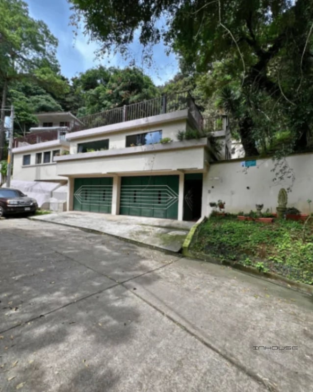 CASA EN VENTA, AMPLIA, ILUMINADA Y CON JARDÍN EN EL ENCINAL - 1