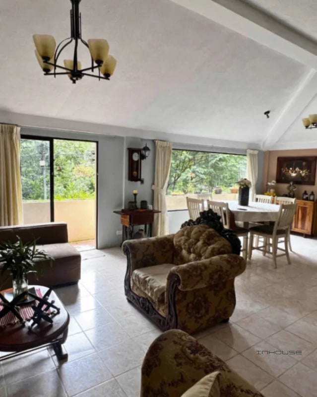 CASA EN VENTA, AMPLIA, ILUMINADA Y CON JARDÍN EN EL ENCINAL - 5
