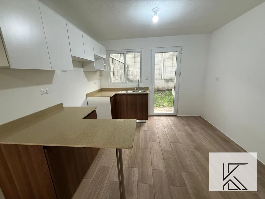 Casa en Venta en Proyecto los Pinabetes, Closter los Eucaliptos, Carretera al Salvador - 1