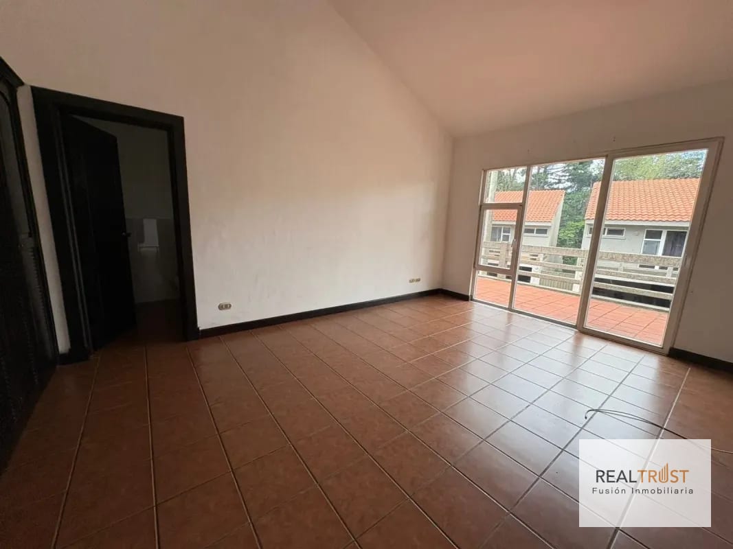 Casa en Renta Condominio Villas del Campo CAES. — Casa en Alquiler en Villas del Campo, Carretera a El Salvador, Guatemala, Ciudad — foto 3 de 12