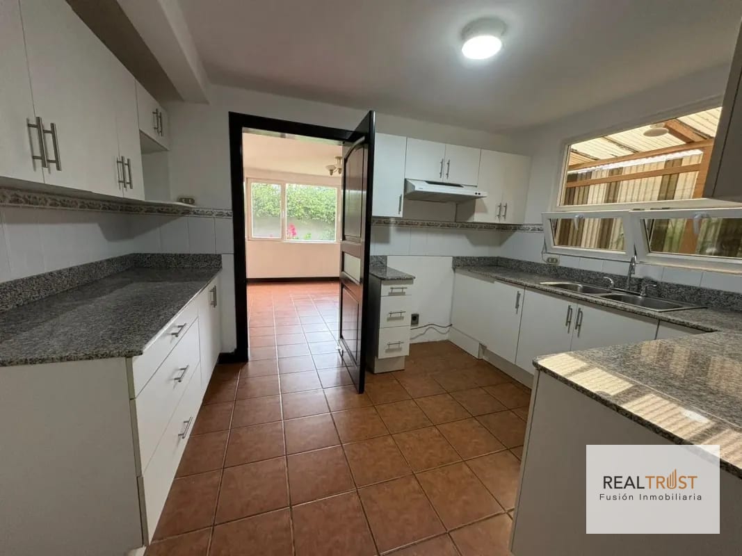 Casa en Renta Condominio Villas del Campo CAES. — Casa en Alquiler en Villas del Campo, Carretera a El Salvador, Guatemala, Ciudad — foto 4 de 12