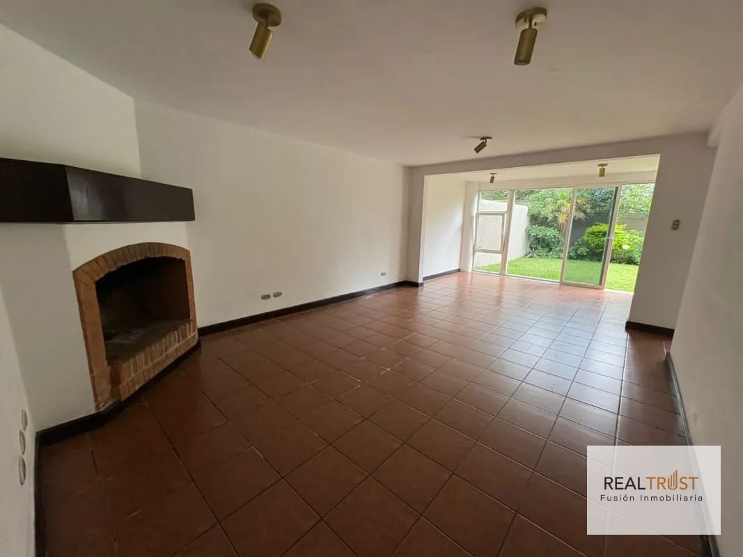 Casa en Renta Condominio Villas del Campo CAES. — Casa en Alquiler en Villas del Campo, Carretera a El Salvador, Guatemala, Ciudad — foto 1 de 12