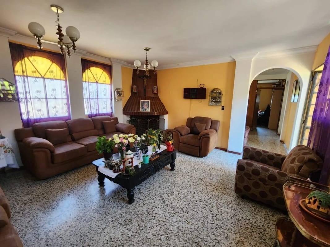 🏡 ¡Casa en venta en Zona 5, a pocos metros del Boulevard Asunción! — Casa en Venta en Zona 5, Guatemala, Ciudad — foto 1 de 14