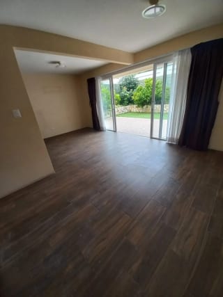 PRECIOSA CASA EN VENTA! 🏡 📍 A solo 5 minutos del cruce a Olmeca, Km 16.5 Carretera a El Salvador — Casa en Venta en Carretera a El Salvador, Guatemala, Ciudad — miniatura 5 de 13