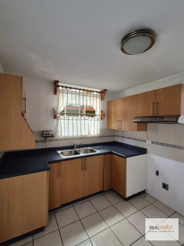 VENDO CASA EN PROVIDENCIA ENTRADA A SAN JOSÉ PINULA Km. 18.5 Carretera al Salvador - 13