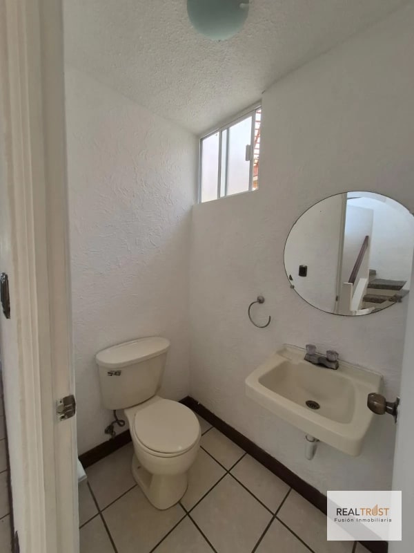 VENDO CASA EN PROVIDENCIA ENTRADA A SAN JOSÉ PINULA Km. 18.5 Carretera al Salvador - 12