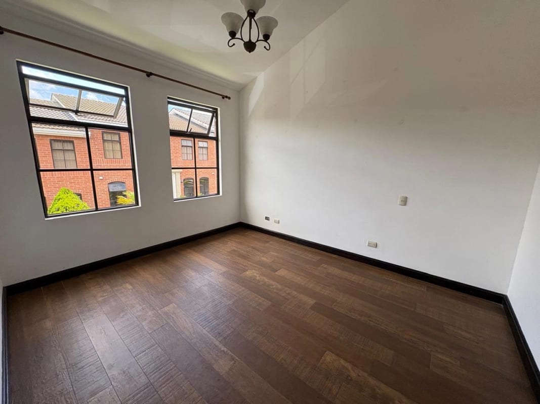 Casa en venta Colinas de Arrazola km 17.5 entrada a Olmeca — Casa en Venta en Carretera a El Salvador, Guatemala, Ciudad — foto 8 de 17