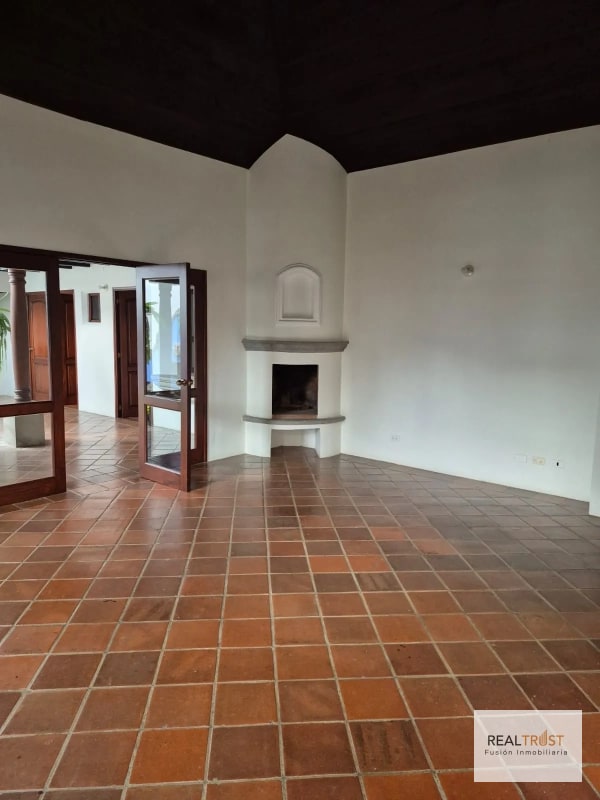 CASA EN VENTA ANTIGUA GUATEMALA 1 NIVEL CON TERRAZA - 2