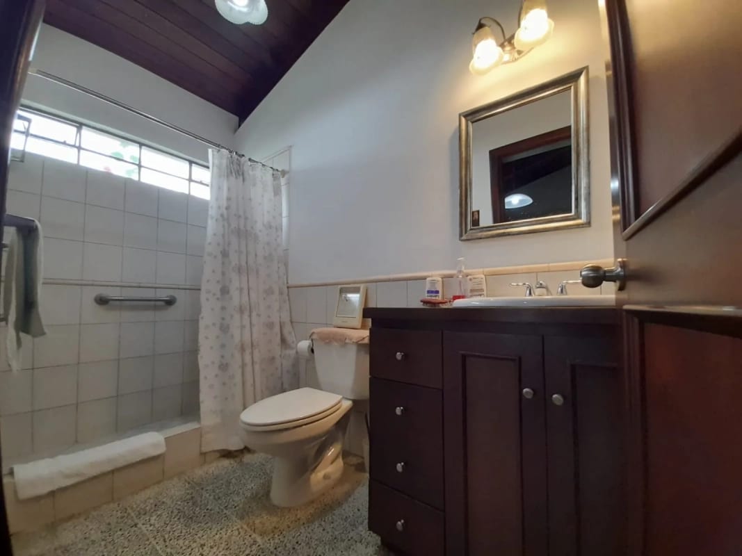Vendo casa de 1 nivel en San Cristóbal!!!!! — Casa en Venta en Zona 8 Mixco, Guatemala, Ciudad — foto 4 de 16