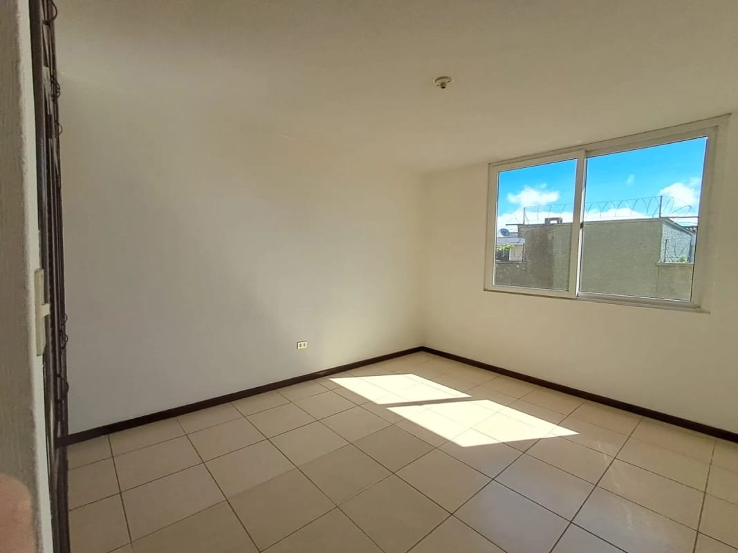 Venta de Casa en Residenciales Santa Mònica VI, Km. 16.5 Carretera a El Salvador — Casa en Venta en Carretera a El Salvador, Guatemala, Ciudad — foto 9 de 17